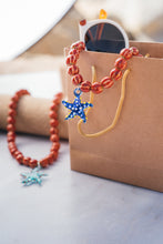 Cargar imagen en el visor de la galería, COLLAR CERAMICA ROJO ESTRELLA AZUL
